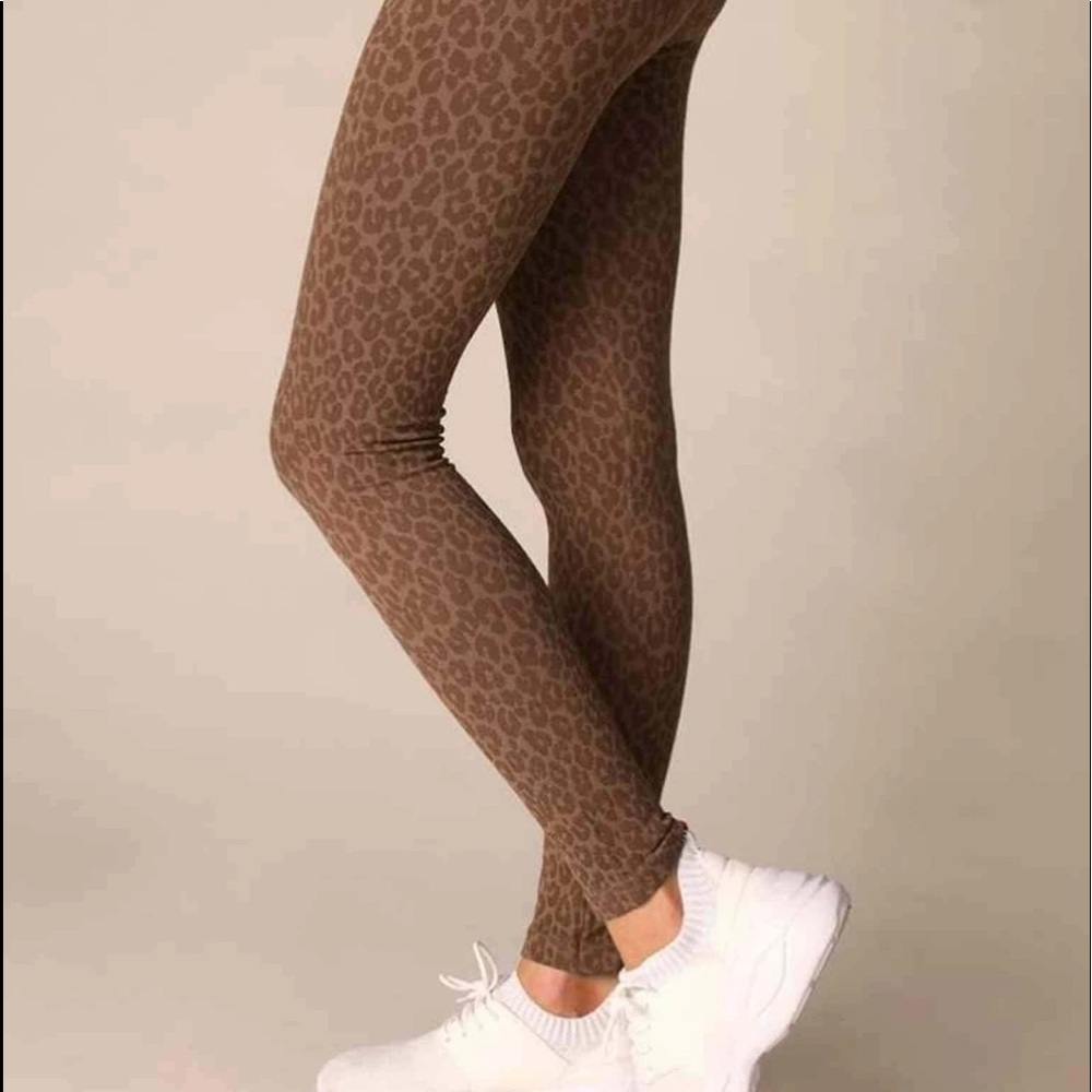 Nikibiki Seamless Blue Leopard Leggings